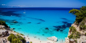 Beitragsbild des Blogbeitrags Mit der Fähre nach Sardinien // 1-2 Wochen im top Familienhotel **** (Zertifikat für Exzellenz) inkl. Vollpension plus, Fährüberfahrt & Extras - Kinder bis 12 Jahre gratis! // nur 429,-€