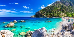 Beitragsbild des Blogbeitrags Griechische Inseln // Das sind die 10 schönsten Urlaubsziele in Griechenland