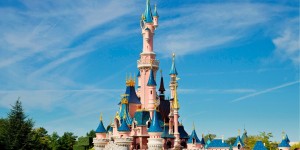 Beitragsbild des Blogbeitrags Feuerwerk-Spektakel im Disneyland® Paris! // 3 Tage im sehr guten Hotel inklusive Hotel und Eintritt in beide Parks // nur 119,-€ 