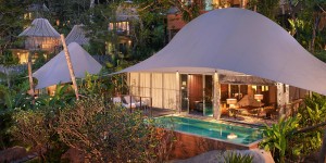 Beitragsbild des Blogbeitrags Baumhaushotel in Thailand // 9 Tage im genialen Baumhaushotel ***** inkl. Flügen, Frühstück & Transfer // nur 2025,-€