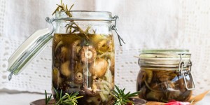 Beitragsbild des Blogbeitrags Lebensmittel haltbar machen | Rezept für eingelegtes Gemüse