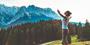 Beitragsbild des Blogbeitrags 10 Tipps um Bewegung in deinen Alltag zu integrieren