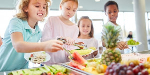 Beitragsbild des Blogbeitrags Tipps für eine gesunde Ernährung bei Kindern und Teenagern