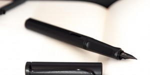 Beitragsbild des Blogbeitrags Stilist in Schwarz: 5 Gründe, den LAMY all black zu lieben