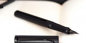 Beitragsbild des Blogbeitrags Stilist in Schwarz: 5 Gründe, den LAMY all black zu lieben 