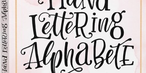 Beitragsbild des Blogbeitrags Handlettering Alphabete: Schritt für Schritt zur eigenen Schönschrift 