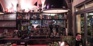 Beitragsbild des Blogbeitrags Langosch am Main – Bodenständiges Soulfood in Frankfurt