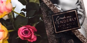 Beitragsbild des Blogbeitrags Crush me TENDERLY – Katie Weber