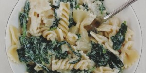 Beitragsbild des Blogbeitrags BÄRLAUCHSAUCE für Nudeln – REZEPT