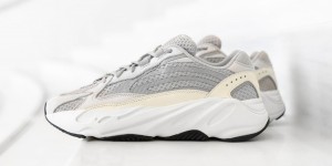Beitragsbild des Blogbeitrags Yeezy Boost 700 V2 Static Raffles 