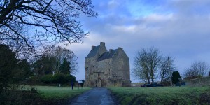Beitragsbild des Blogbeitrags »Outlander« Staffel 5 auf Amazon, VOX, Netflix und Co.