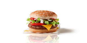 Beitragsbild des Blogbeitrags McPlant von McDonalds – Gemüselaibchen-Fail oder Wegbereiter fleischloser Zukunft?