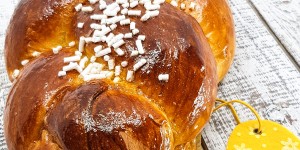 Beitragsbild des Blogbeitrags Blondy: Ode an den Oster-Striezel : Denn ein Butterzopf ohne Hefe kommt selten allein