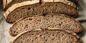 Beitragsbild des Blogbeitrags Roggy Balboa – 100% Roggen Vollkorn Sauerteigbrot
