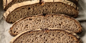 Beitragsbild des Blogbeitrags Roggy Balboa – 100% Roggen Vollkorn Sauerteigbrot 