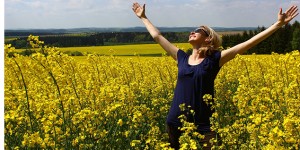Beitragsbild des Blogbeitrags Blog #34 Sei glücklich und dankbar und du kriegst das vierfache zurück 
