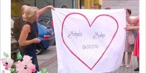 Beitragsbild des Blogbeitrags Das Spiel mit dem Herz im Leintuch und wie man damenhaft auf Händen getragen wird