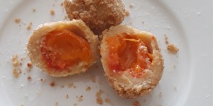 Beitragsbild des Blogbeitrags Marillenknödel aus Erdäpfelteig 