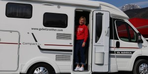 Beitragsbild des Blogbeitrags Kompaktes teilintegriertes Wohnmobil: Der Adria Compact Plus