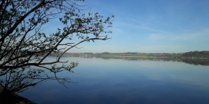 Beitragsbild des Blogbeitrags Wohnmobil-Reise mit Wanderschuhen zum Wallersee 