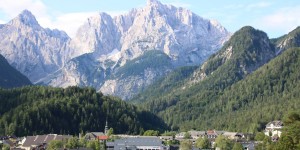 Beitragsbild des Blogbeitrags Wanderung mit Hund zum Aussichtsbalkon bei Kranjska Gora