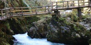 Beitragsbild des Blogbeitrags Wandern zur Vintgar Schlucht beim Bleder See in Slowenien