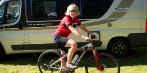 Beitragsbild des Blogbeitrags Camp & Bike – 5 Touren mit Wohnmobil und Fahrrad 