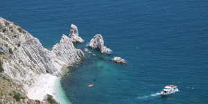 Beitragsbild des Blogbeitrags Küstenwanderung am Monte Conero in den Marken