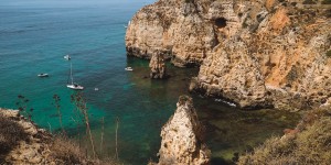 Beitragsbild des Blogbeitrags The most beautiful beaches & things to do in Lagos, Portugal! 