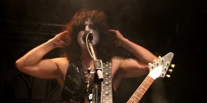 Beitragsbild des Blogbeitrags Im Interview mit dem Kiss Forever Frontman