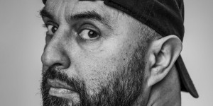 Beitragsbild des Blogbeitrags Serdar Somuncu – SYSPHS – Liebe, Pop und Bilderbuch – Album Review