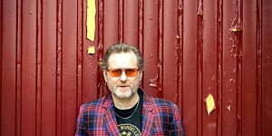 Beitragsbild des Blogbeitrags Singer-/Songwriter Stoppok on Tour – Echter Klang statt Fake Noise!