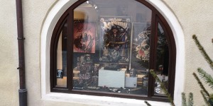 Beitragsbild des Blogbeitrags Zu Besuch beim „Metal Christkind“ – Unser Vorweihnachtstip – Geschenke für Metalheads