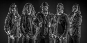 Beitragsbild des Blogbeitrags Pikes Edge – Bandchef Pike im Interview über das kommende Album, Corona und das Einzige, was man für Geld nicht kaufen kann