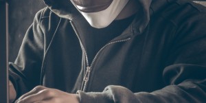 Beitragsbild des Blogbeitrags Hackerangriff auf rockmagazine.net – abgewehrt! Informationen für Seitenbesucher 