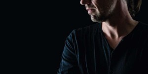 Beitragsbild des Blogbeitrags Der Ole – Durch die Zeit – Musik mit klarer Haltung – Album Review