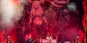 Beitragsbild des Blogbeitrags Metal-Queen Doro rockte vor Strandkörben in Mönchengladbach