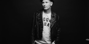 Beitragsbild des Blogbeitrags COREY TAYLOR (u.a. Slipknot) neues Musikvideo zu „HWY 666” Debüt-Soloalbum CMFT erscheint am 02. OKTOBER
