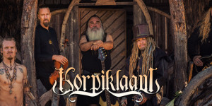 Beitragsbild des Blogbeitrags KORPIKLAANI – veröffentlichten Single & Musikvideo „Sanaton maa“!