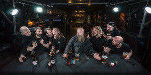 Beitragsbild des Blogbeitrags TROLLFEST verwandeln energiegeladene Hits in puren norwegischen Balkan Metal: K.A.O.S. mit Happy Heroes! 