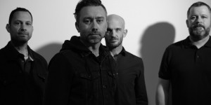 Beitragsbild des Blogbeitrags RISE AGAINST kündigen neues Album, Single- und Musikvideo „Nowhere Generation“ an!