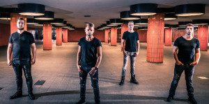 Beitragsbild des Blogbeitrags Existent zeigen mit neuer Single „Im freien Fall“ dem zunehmenden Rechtsruck in Europa den Mittelfinger