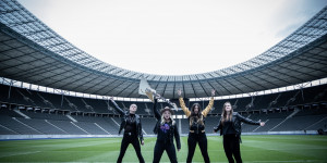 Beitragsbild des Blogbeitrags THUNDERMOTHER – Auftritt beim „größten kleinsten Konzert“ im Olympiastadion Berlin zugunsten vergessener Corona-Helfer