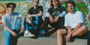 Beitragsbild des Blogbeitrags Lonely Spring – Change The Waters – Single Review