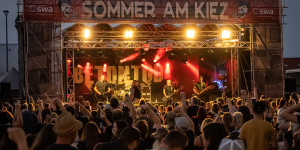 Beitragsbild des Blogbeitrags Betontod und Kadavar beim „Sommer am Kiez“ in Augsburg am 13./14.8.2021 / Fotoreview