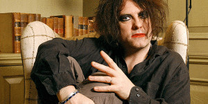 Beitragsbild des Blogbeitrags „The Cure – Dunkelbunte Jahre“ von Ian Gittins Buchrezension