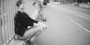 Beitragsbild des Blogbeitrags Lisa Akuah feat. Sebastián Hoch – Orange Blue – Video Premiere