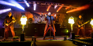 Beitragsbild des Blogbeitrags MONO INC. – The Book Of Fire Tour 2022 + Manntra im Backstage in München – Fotoreview