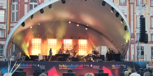 Beitragsbild des Blogbeitrags Marc Martel – Spektakulärer Auftritt der Queen-Tribute Show – Konzertbericht vom Schlossfestival in Bruchsal 