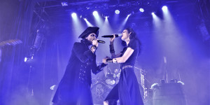 Beitragsbild des Blogbeitrags Visions of Atlantis, Xandria, Dragony & Ye Banished Privateers live in der Szene Wien